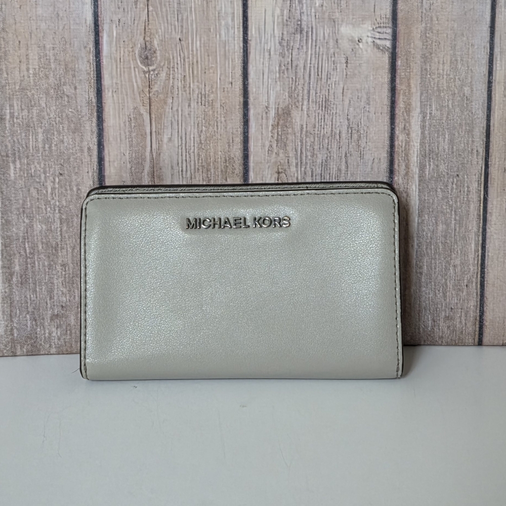 Michael Kors Wallet with Snap Closure EUC